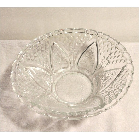 KIG Malaysia Bowl Clear Pressed Glass Heart Candy Serving Dish - Picture 2 of 9